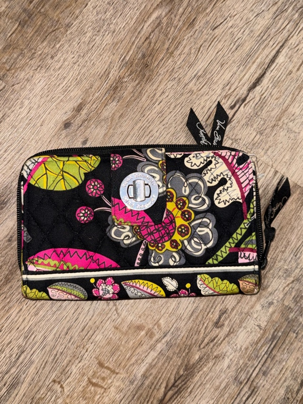 Vera Bradley • Turnlock Wallet in Moon Blooms